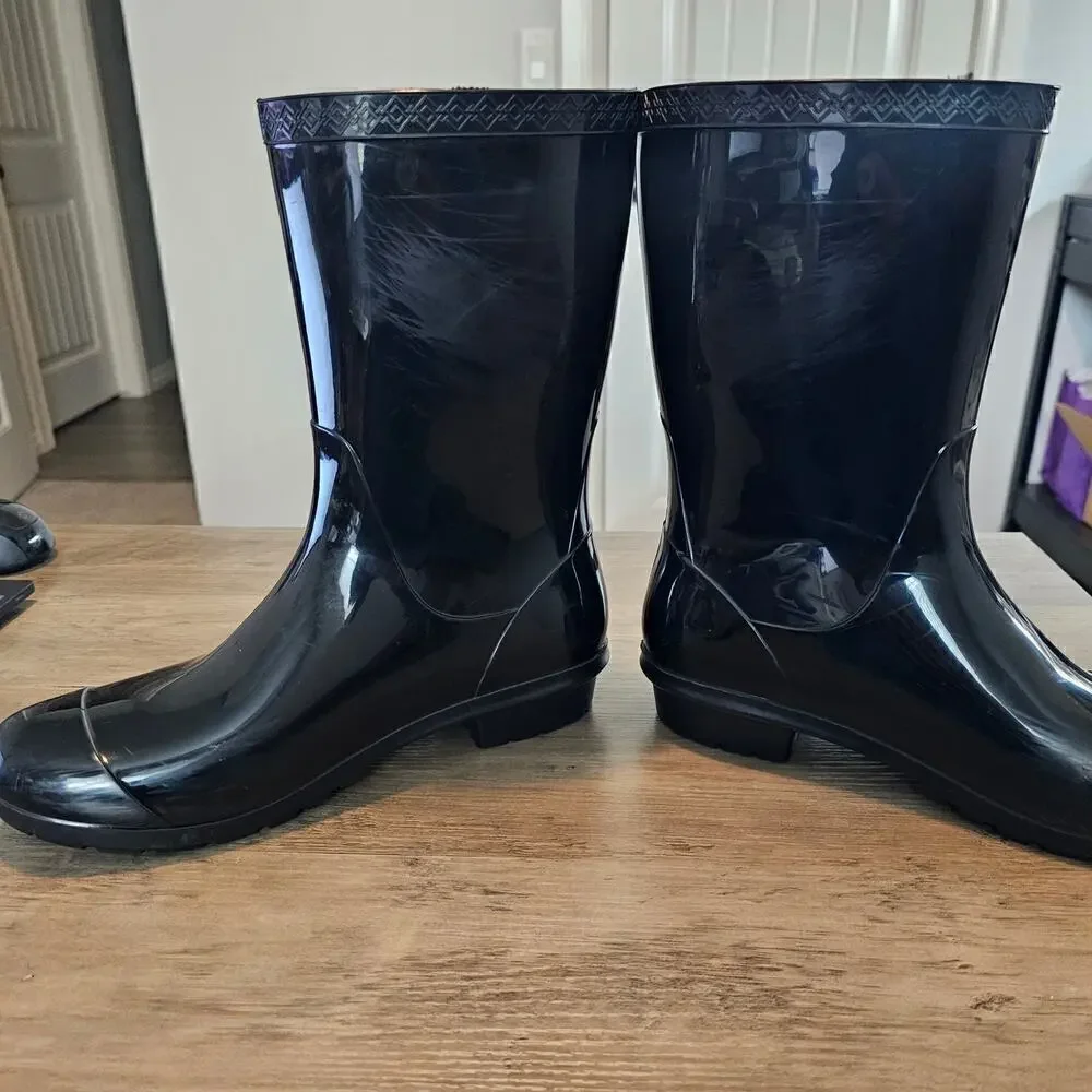 UGG Sienna Rain Boots Womens Size 8 Black Round Toe Pull On Glossy Tall